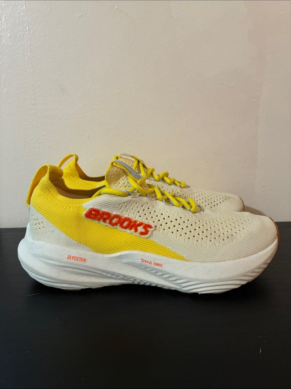 Brooks Women's Glycerin StealthFit 22 running shoe size 9.5